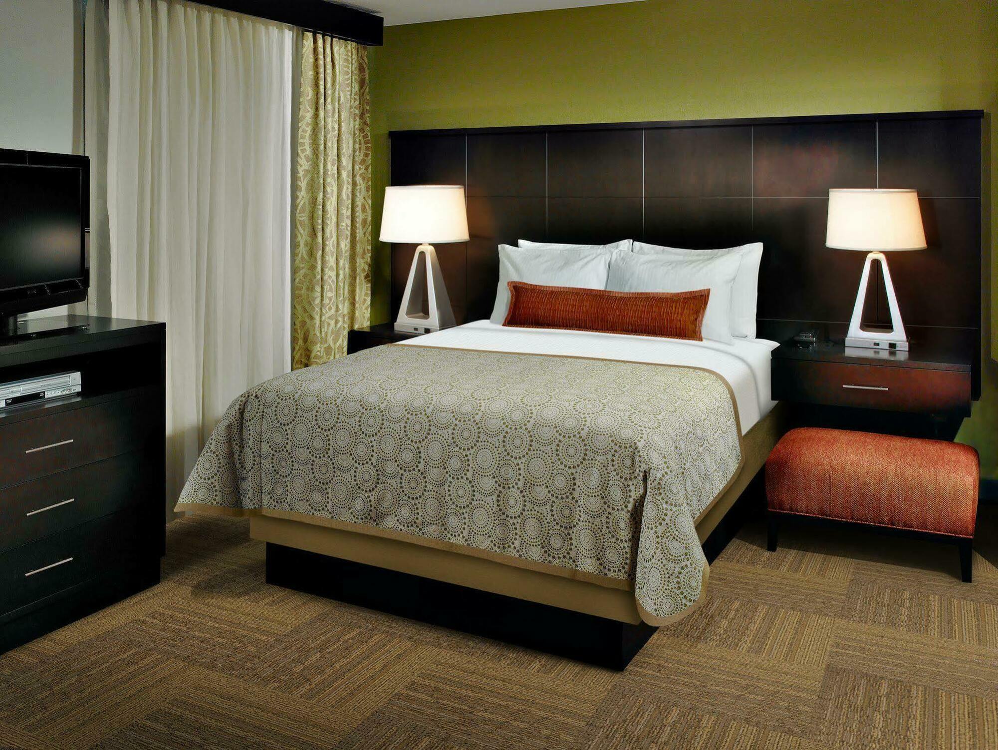 Hotel Staybridge By Ihg 3*